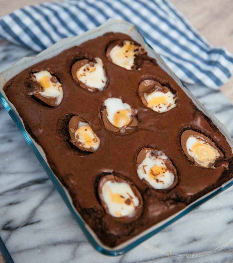 Make everyone's Easter with these Cream Egg Slutty Brownies! 