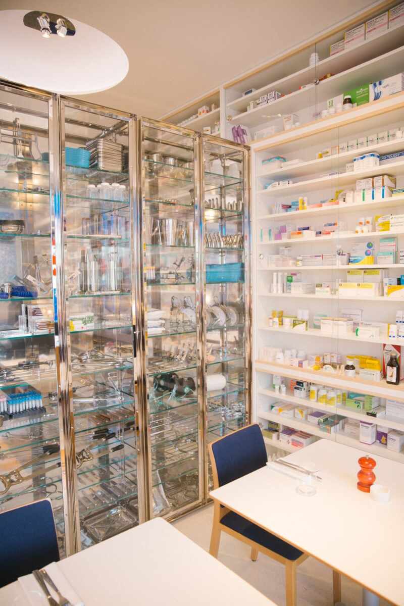 Damian Hirst Pharmacy -3