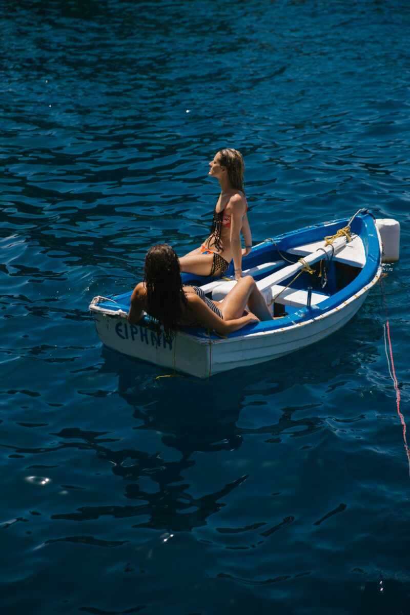 Swimming Amoudi Bay Santorini-14