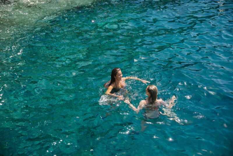 Swimming Amoudi Bay Santorini-16