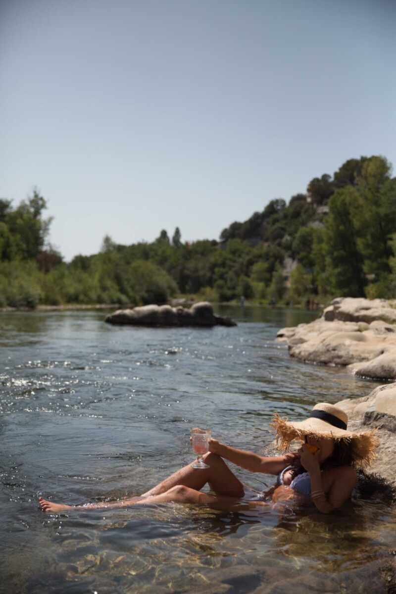 Riverside picnic Provence-14