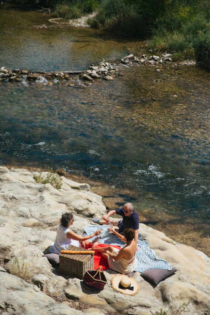 Riverside picnic Provence-5