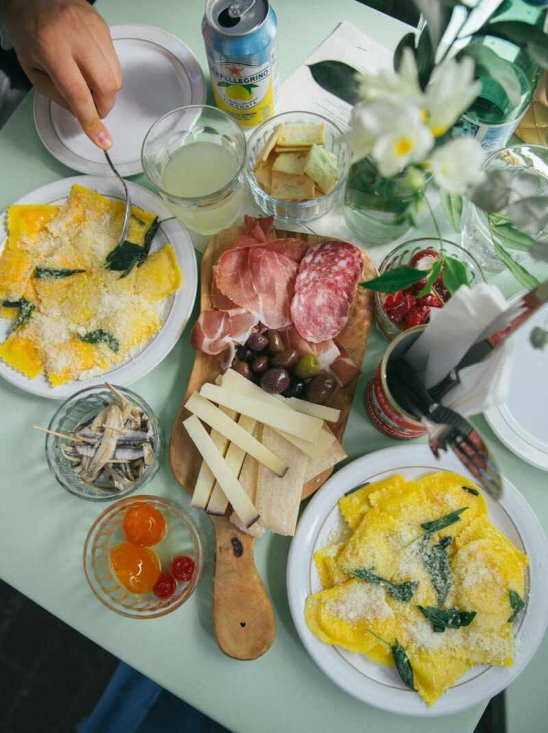 Italian Feast : fresh pasta and cheese board