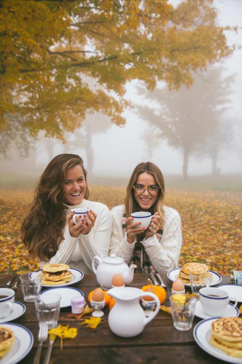 Fall Bucket List : have breakfast with your best friend under the golden trees