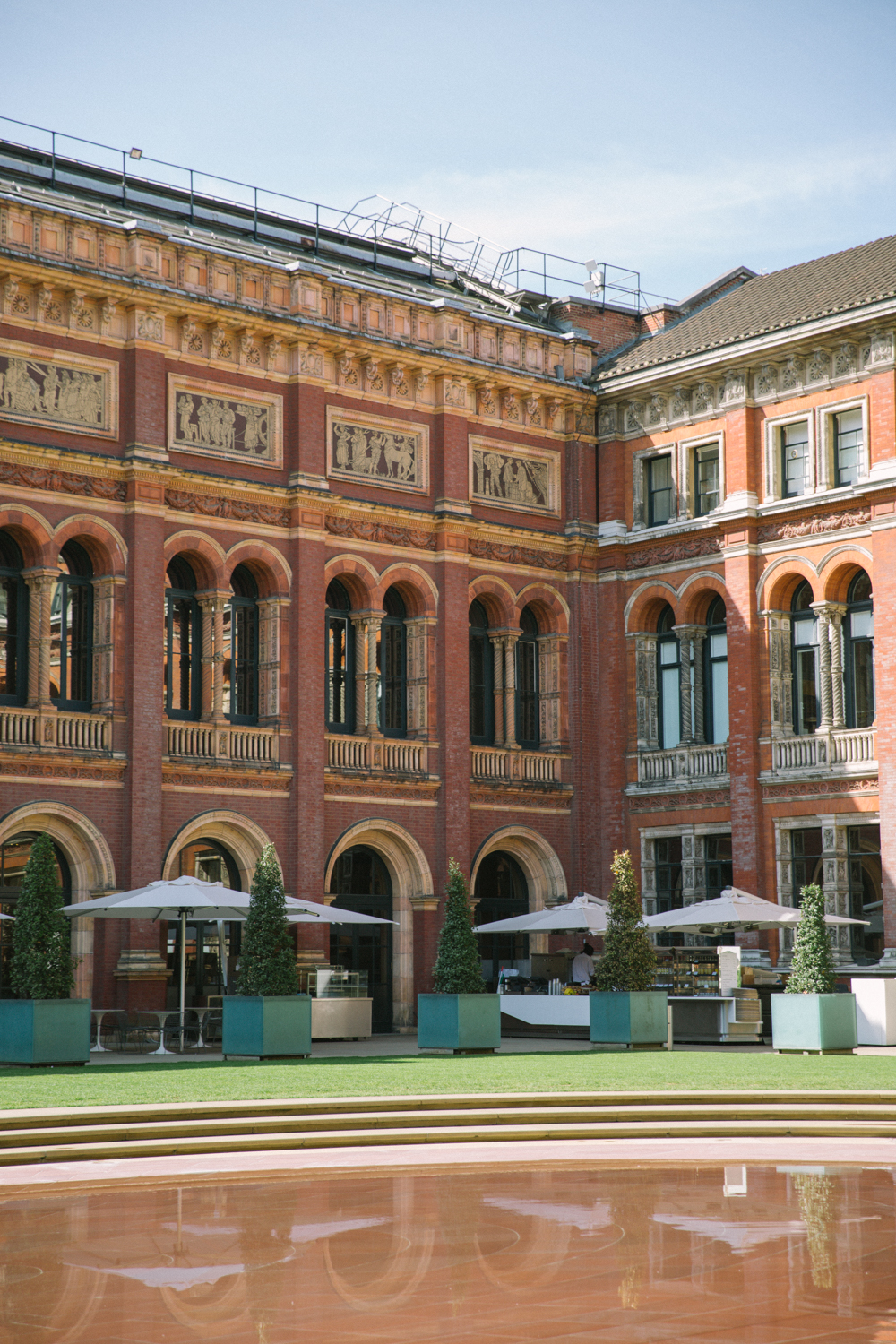 V&A Musuem courtyard - perfect place to escape the crowds 
